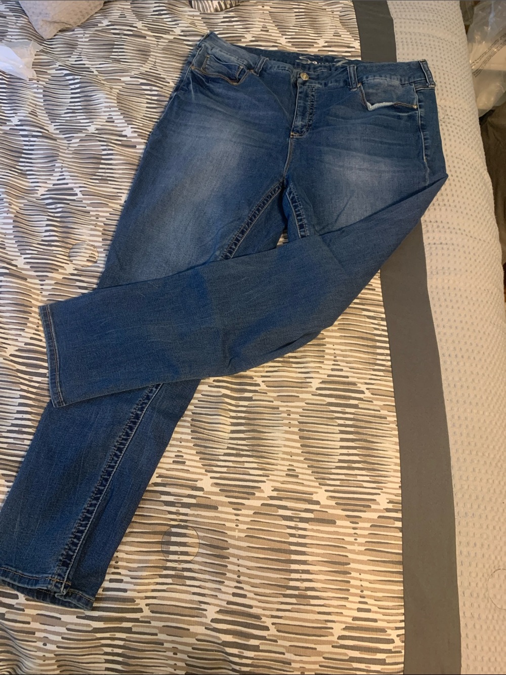 Seven7 Women's Skinny Jeans in Medium Blue Wash